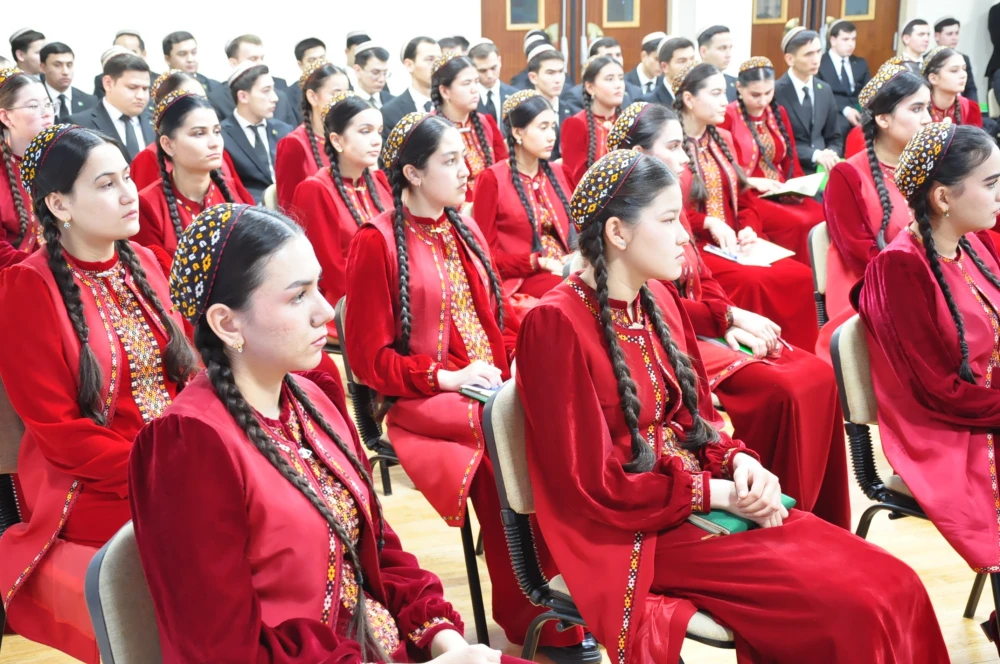 MERKEZI AZIÝA: DURNUKLY YKDYSADY ÖSÜŞIŇ TÄZE  MERKEZINE ÖWRÜLÝÄR