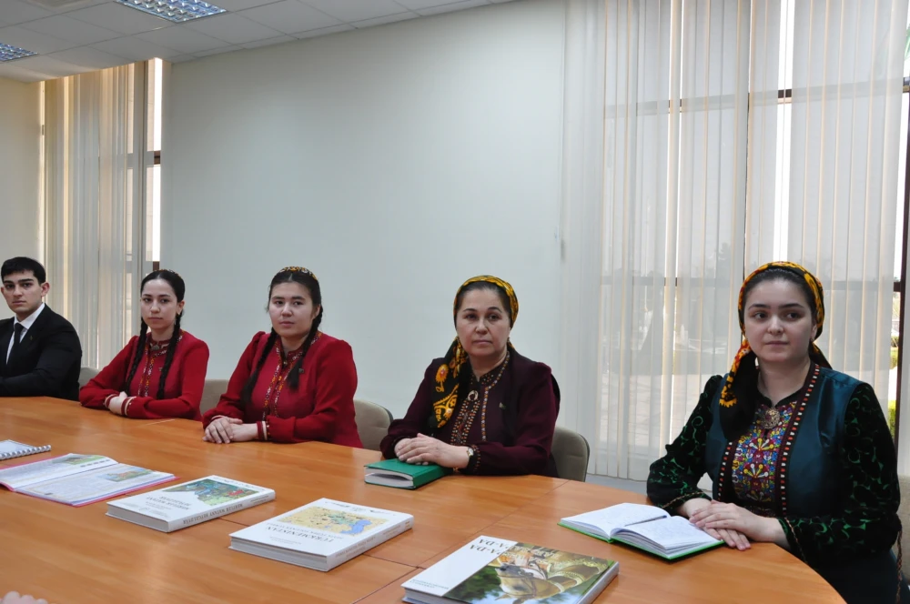 GAHRYMAN ARKADAGYMYZYŇ «ATDA WEPA-DA BAR, SAPA-DA» ATLY KITABYNY WAGYZ ETMEK MAKSATLY DUŞUŞYK