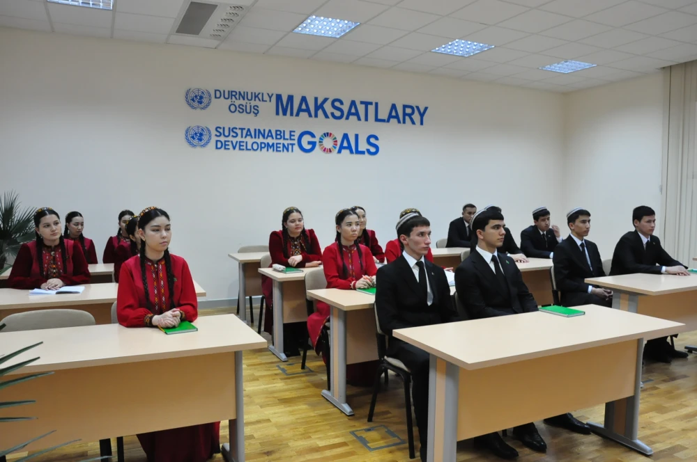 ADAM HUKUKLARY BOÝUNÇA OKUW SAPAGY GEÇIRILDI