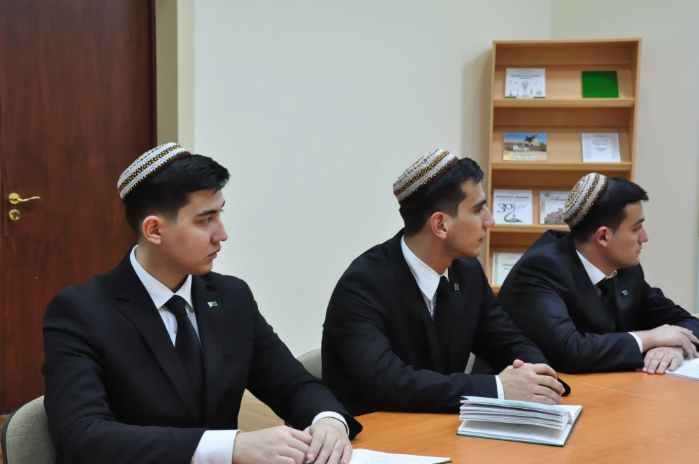 MEÝLETINÇILER ÜÇIN ONLAÝN OKUW SAPAGY GEÇIRILDI