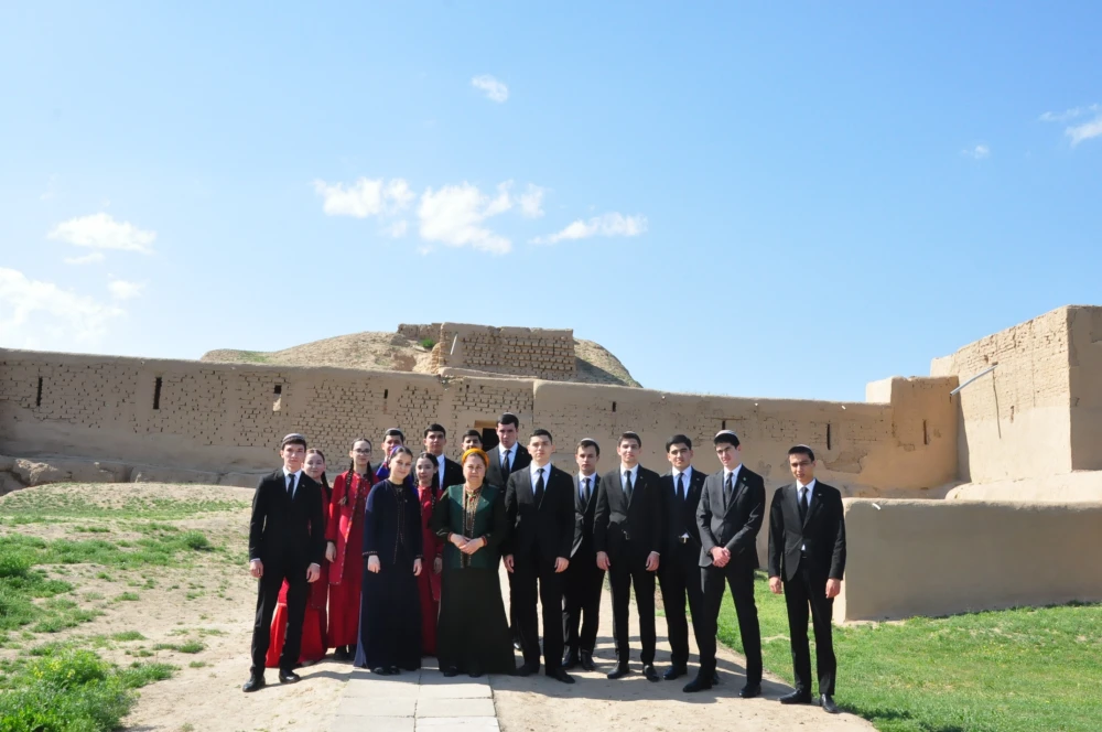 GADYMY NUSAÝ ÝADYGÄRLIGINE GEZELENÇ GURALDY