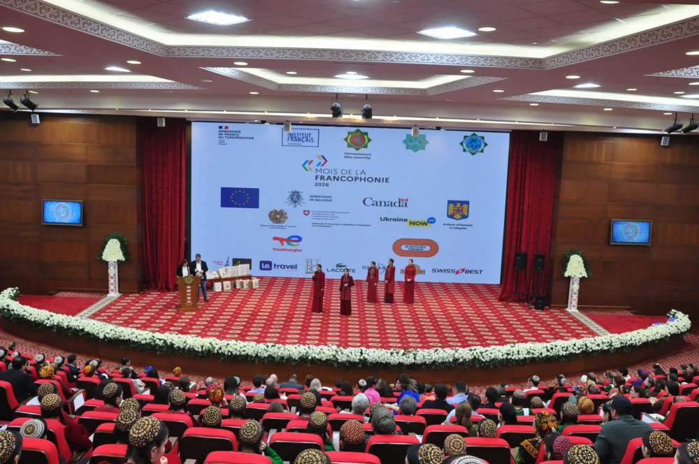 «FRANKOFONIÝA – 2026» BÄSLEŞIGINIŇ JEMLEÝJI TAPGYRY WE ÝEŇIJILERI SYLAGLAMAK DABARASY