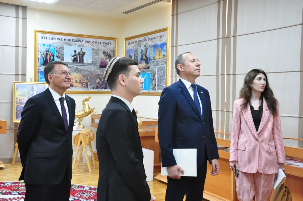 UKRAINANYŇ TÜRKMENISTANDAKY ILÇIHANASYNYŇ WEKILI BILEN DUŞUŞYK GEÇIRILDI