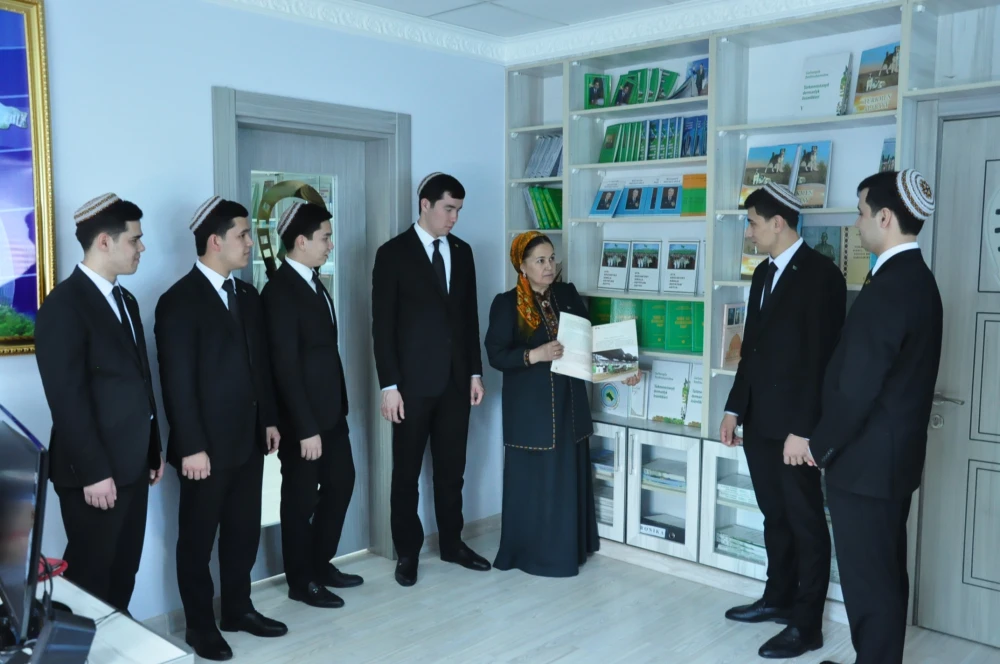 “Türkmen atlary” döwlet birleşigine gezelenç