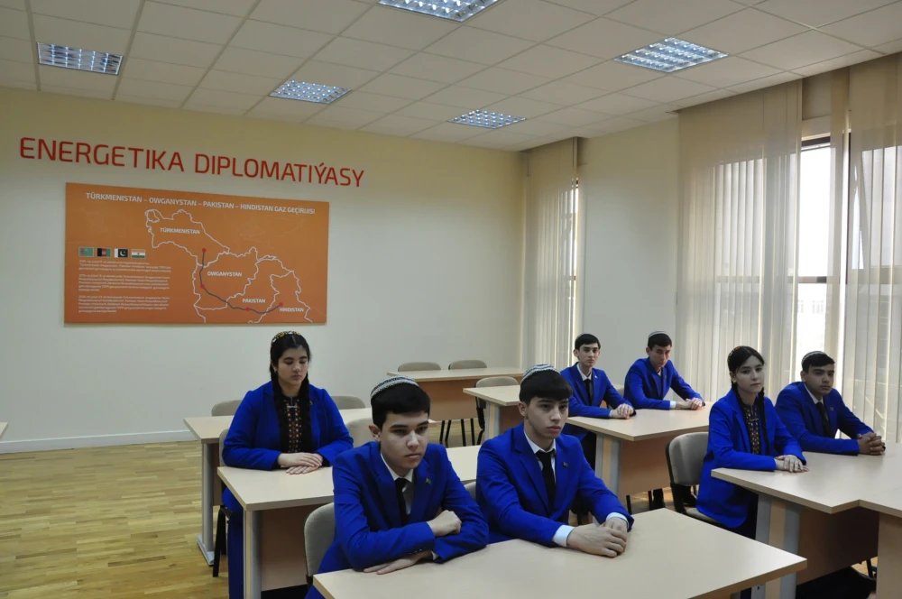 СОСТОЯЛСЯ СЕМИНАР ПО ПРИОРИТЕТНЫМ НАПРАВЛЕНИЯМ ДИПЛОМАТИИ ТУРКМЕНИСТАНА