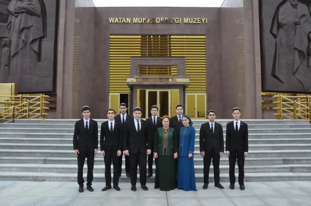«HALK HAKYDASY» ÝADYGÄRLIKLER TOPLUMYNA GEZELENÇ