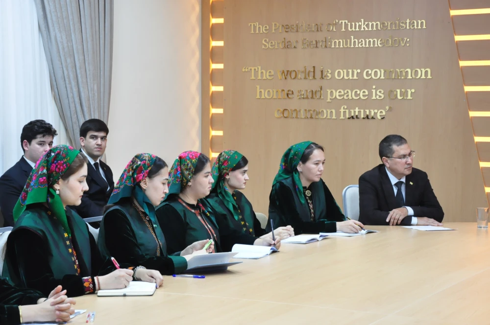 «AZIÝADA YNAMY BERKITMEK, ULAG BAGLANYŞYGYNY WE EKOLOGIÝA HOWPSUZLYGYNY ÜPJÜN ETMEK BOÝUNÇA INNOWASION BASLANGYÇLAR» ATLY OKUW-USULY SEMINARY  GEÇIRILDI