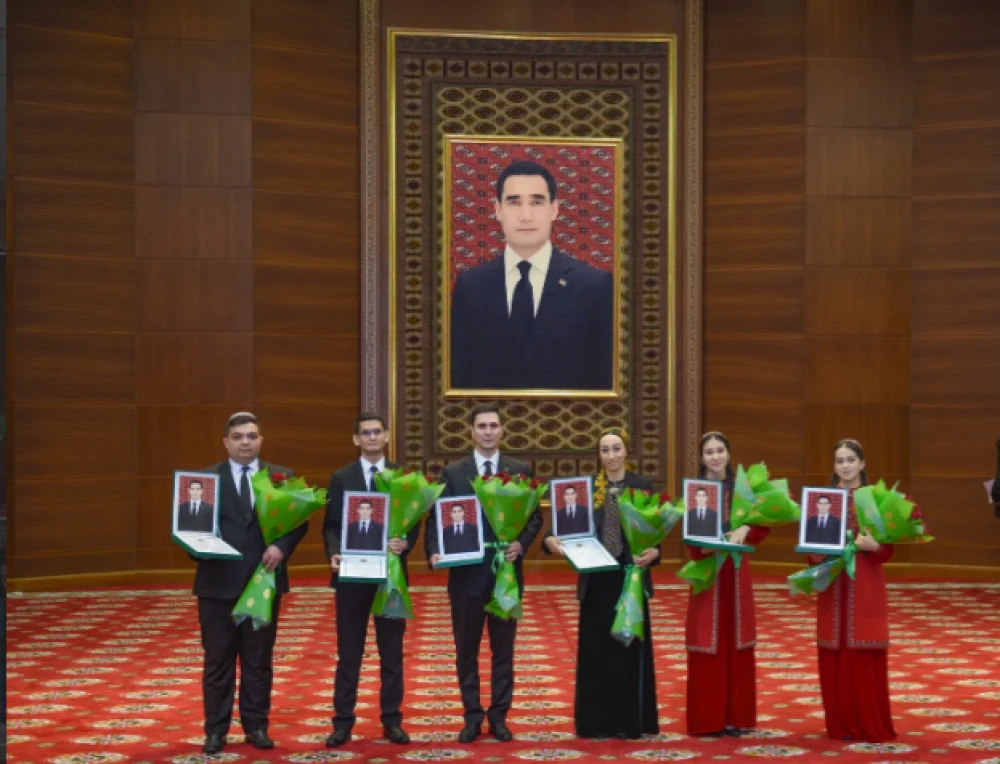 Türkmen diplomatlarynyň hünär baýramy mynasybetli Halkara gatnaşyklar institutynda "Diplomatik protokoly" okuw merkezi açyldy