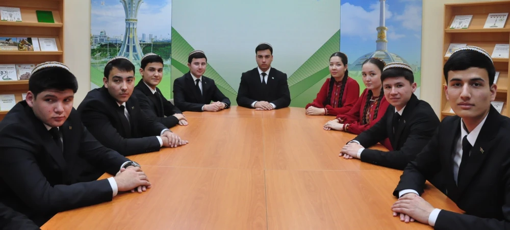 ÝYLYŇ ŞYGARYNA BAGYŞLANAN OKUW SAPAGY