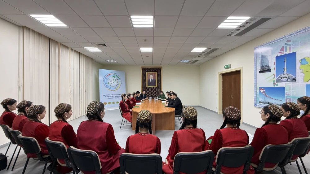 TÜRKMENISTANYŇ YNSANPERWERLIK UGRUNDA HALKARA HYZMATDAŞLYGYNA BAGYŞLANAN MASLAHAT GEÇIRILDI