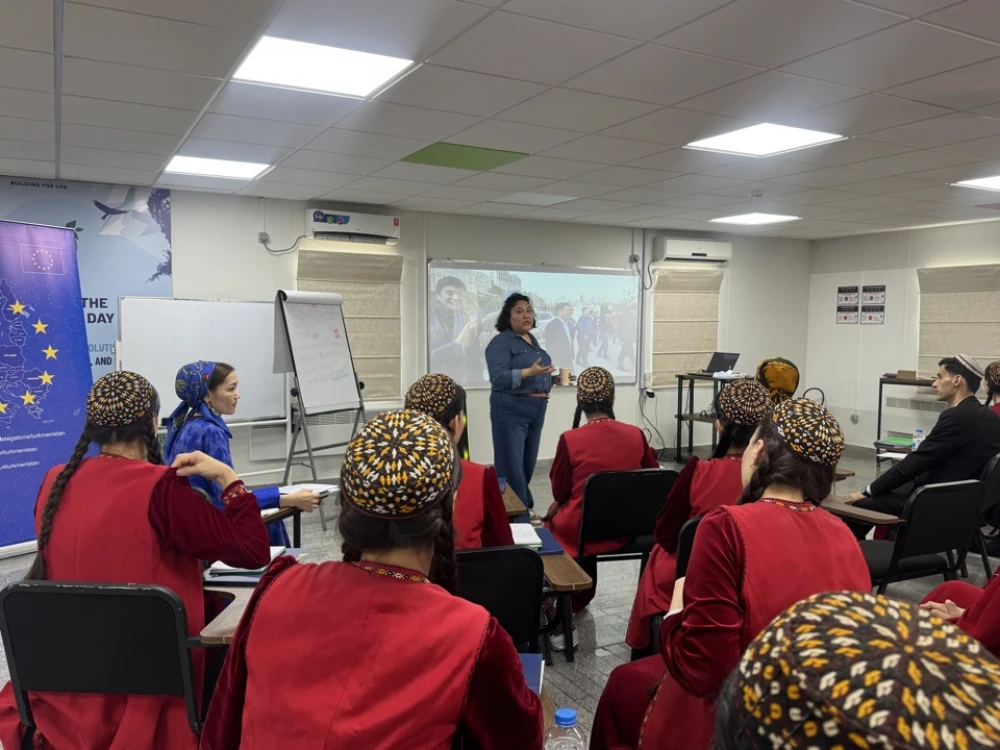 ÝAŞ ŽURNALISTLER ÜÇIN OKUW SAPAGY GURALDY