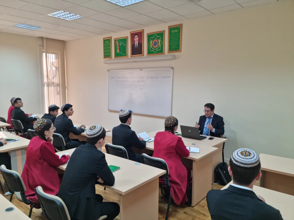 «TÜRKMENISTANYŇ ÝEWROPA TARAP GÖNÜKDIRILEN ENERGETIKA STRATEGIÝASYNYŇ ESASY UGURLARY» ATLY  OKUW SAPAGY GEÇIRILDI