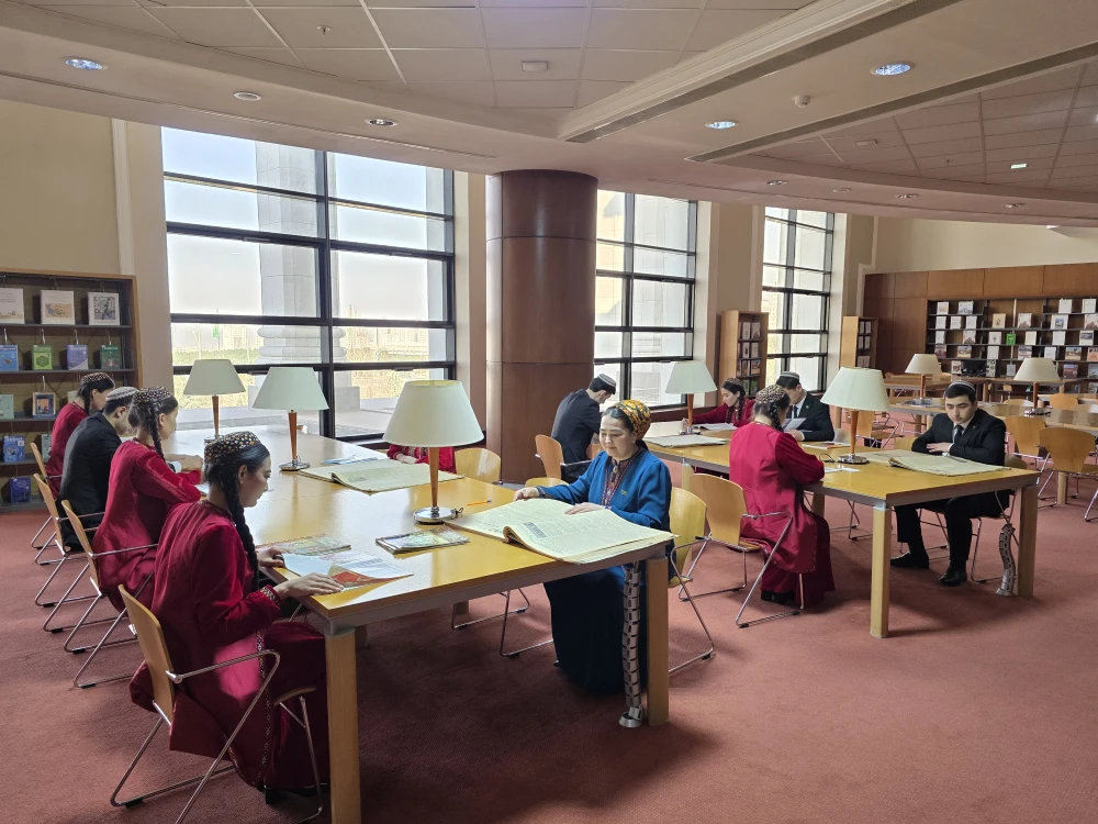 Kitap dünýäsi bilen tanyşlyk