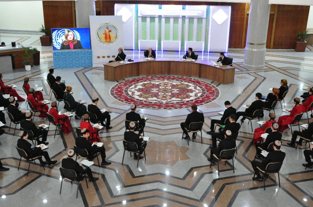 «PARAHATÇYLYGY ILERLETMEK: ÝURTLARYŇ ARASYNDA YNANYŞMAGY BERKITMEK BOÝUNÇA STRATEGIÝALARY  DURMUŞA GEÇIRMEK» ATLY MASLAHAT