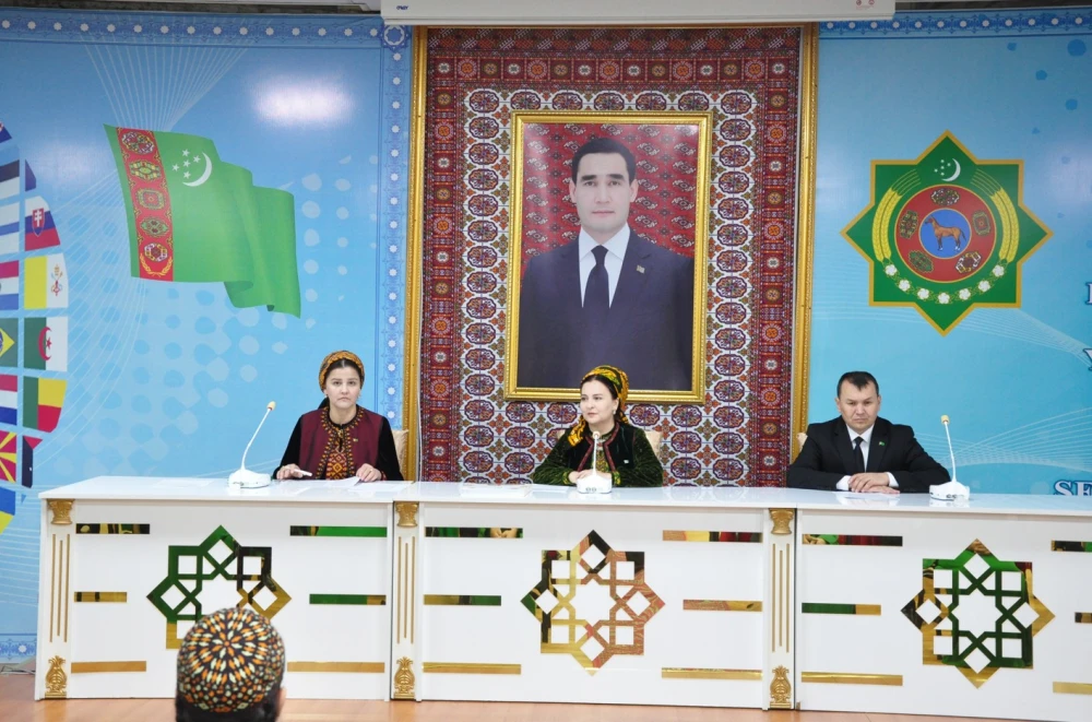 ÄNEW MEDENIÝETINE BAGYŞLANAN YLMY-DÖREDIJILIK MASLAHATY GEÇIRILDI