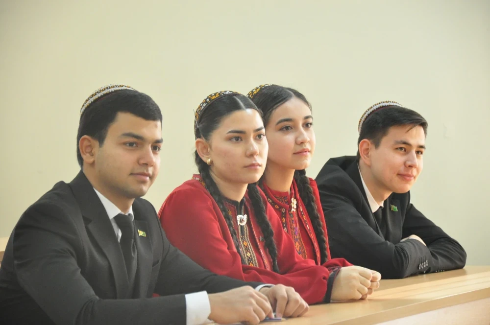 Halkara Bitaraplyk gününe bagyşlanan prezentasiýa bäsleşigi geçirildi