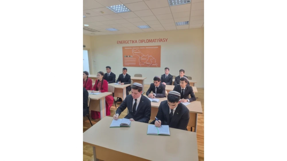 ENERGETIKA DIPLOMATIÝASYNA BAGYŞLANAN OKUW SAPAGY GEÇIRILDI
