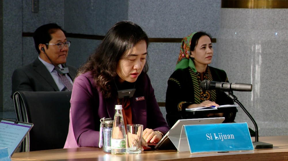 LANÇŽOU UNIWERSITETINIŇ WEKILLERI BILEN GEÇIRILEN “TEGELEK STOL” DUŞUŞYGY