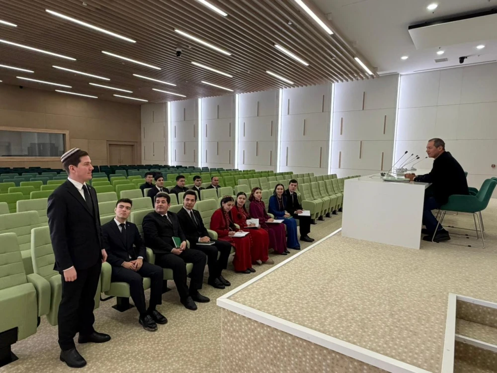 ÝAŞ HABARÇYLARA TESWIRLEÝJINIŇ USSATLYGY  BARADA OKUW SAPAGY GEÇIRILDI