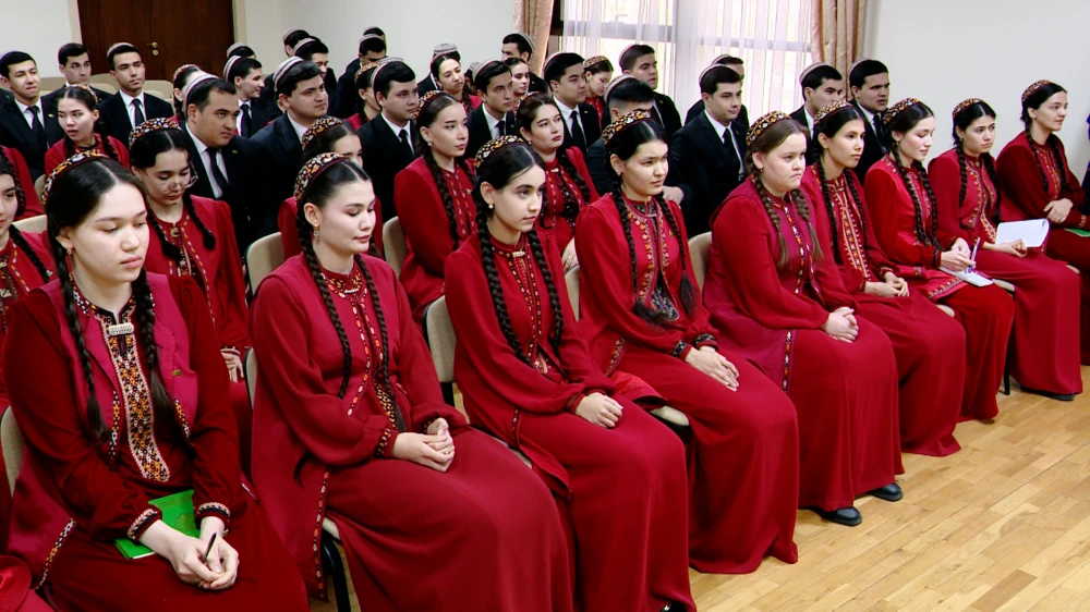 TÜRKMEN DIPLOMATIÝASYNYŇ MILLI MEKDEBINIŇ TALYPLARY «FRANKOFONIÝA – 2026» BÄSLEŞIGINIŇ SAÝLAMA TAPGYRLARYNA GATNAŞDYLAR