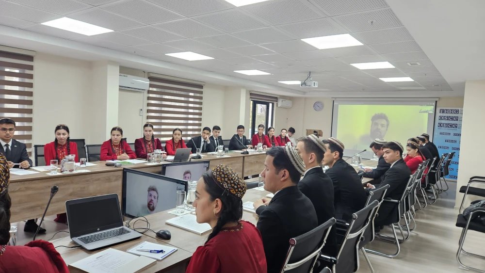 ÝHHG-NIŇ AŞGABATDAKY MERKEZINDE TALYPLAR ÜÇIN OKUW MASLAHATY GEÇIRILDI