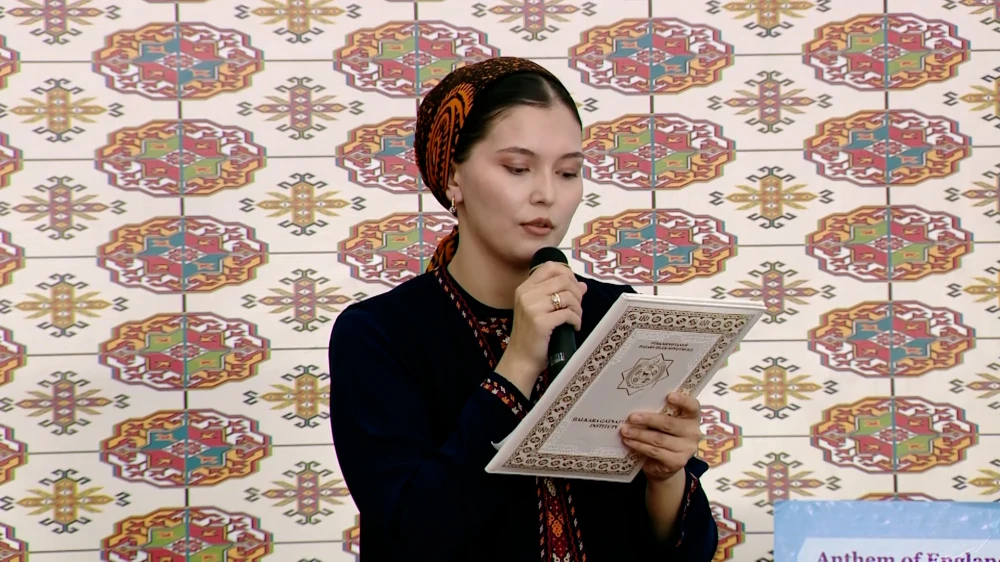 MEDENIÝETLERIŇ RUHY ARABAGLANYŞYGY:  ÝAPON WE HYTAÝ DILLERI GÜNI