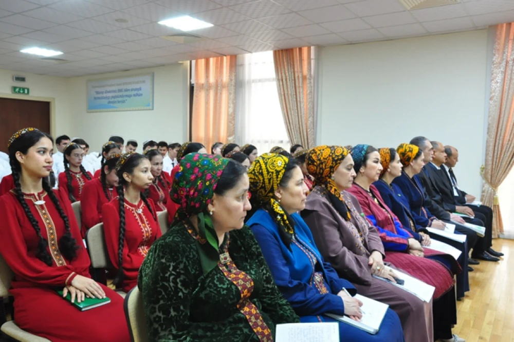 Milli mirasa we ylma wepadarlyk: Halkara gatnaşyklary institutynda ylmy-döredijilik maslahaty geçirildi