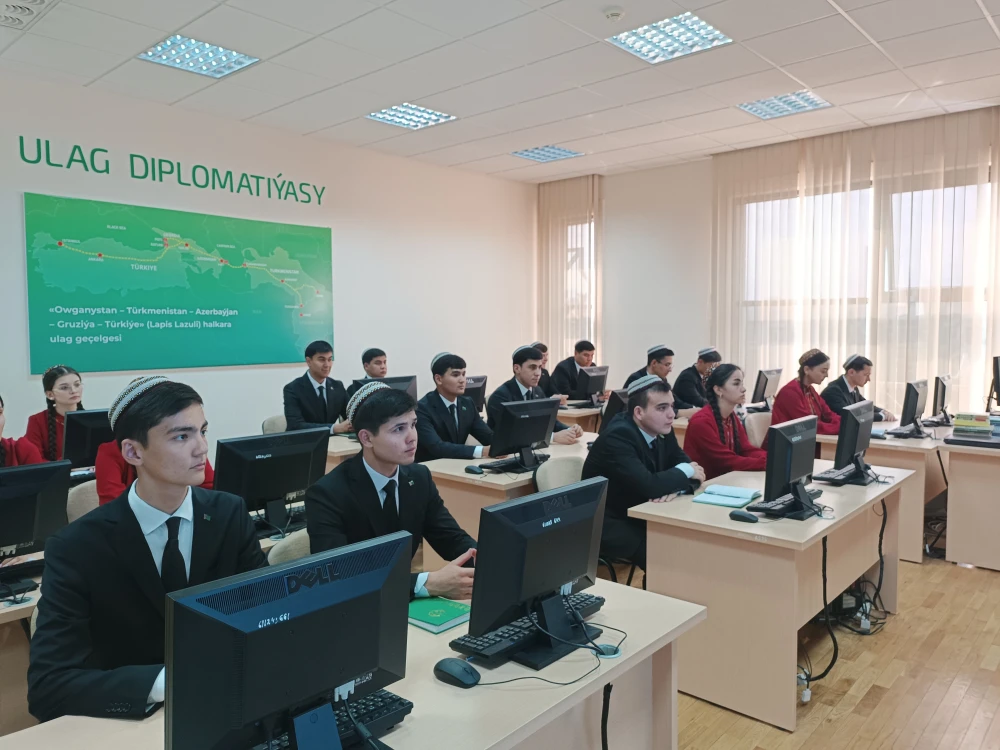 GARAŞSYZ DÖWLETLERIŇ ARKALAŞYGYNYŇ DÖWLET BAŞTUTANLARYNYŇ NOBATDAKY GEŇEŞINIŇ YKDYSADY ÄHMIÝETI BARADA YLMY-AMALY SEMINAR GEÇIRILDI