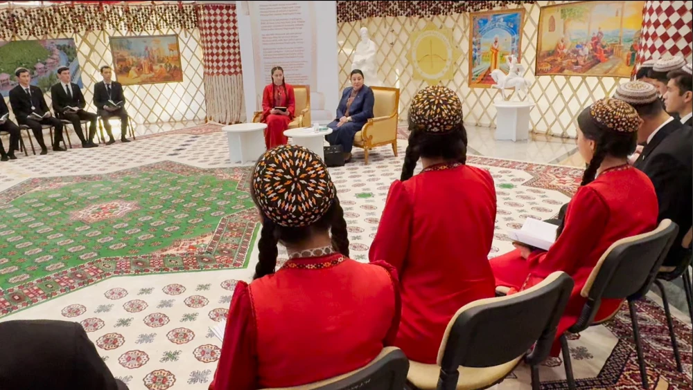 ÝAŞ DIPLOMATLAR ÜÇIN TÄSIRLI GEÇEN DUŞUŞYK