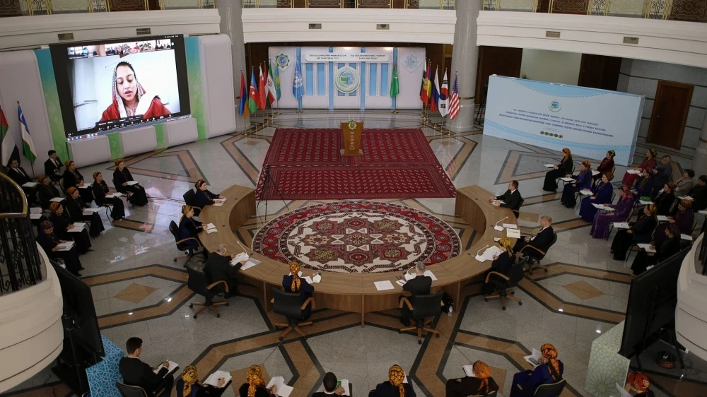 “Dil – hoşniýetli gatnaşyklaryň möhüm serişdesi” atly halkara okuw–usuly maslahaty geçirildi