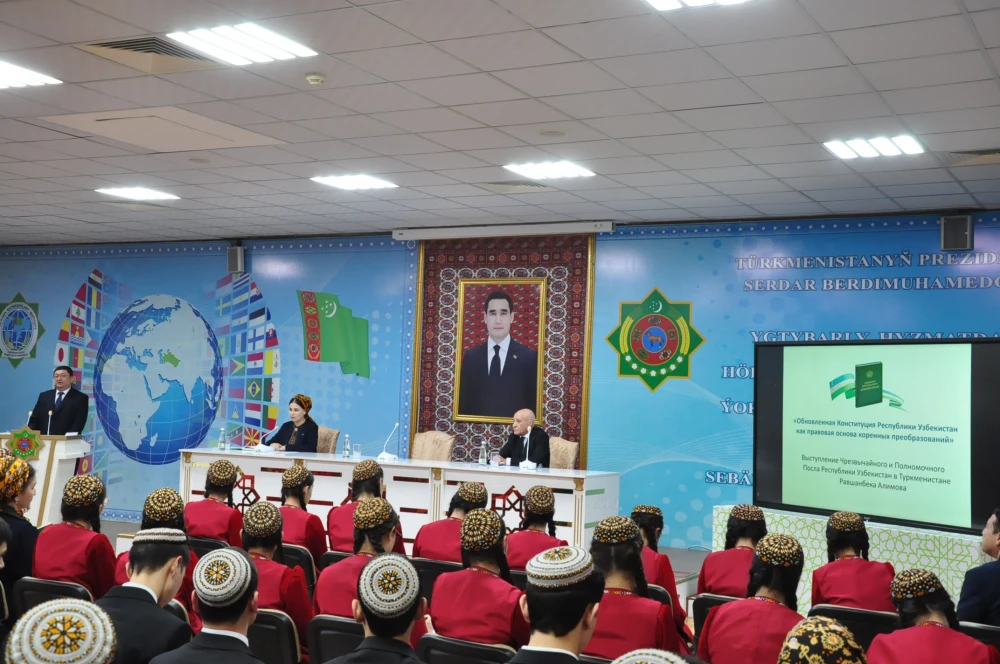 КРУГЛЫЙ СТОЛ, ПОСВЯЩЕННЫЙ ДНЮ КОНСТИТУЦИИ РЕСПУБЛИКИ УЗБЕКИСТАН