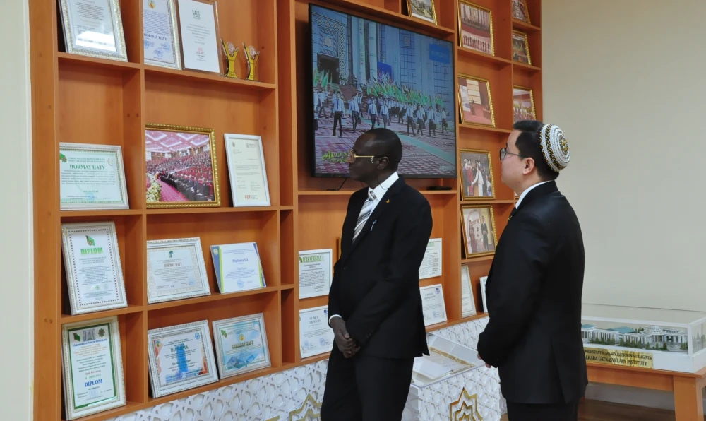 СОСТОЯЛАСЬ ЛЕКЦИЯ ЧРЕЗВЫЧАЙНОГО И ПОЛНОМОЧНОГО ПОСЛА РЕСПУБЛИКИ ЧАД В ТУРКМЕНИСТАНЕ