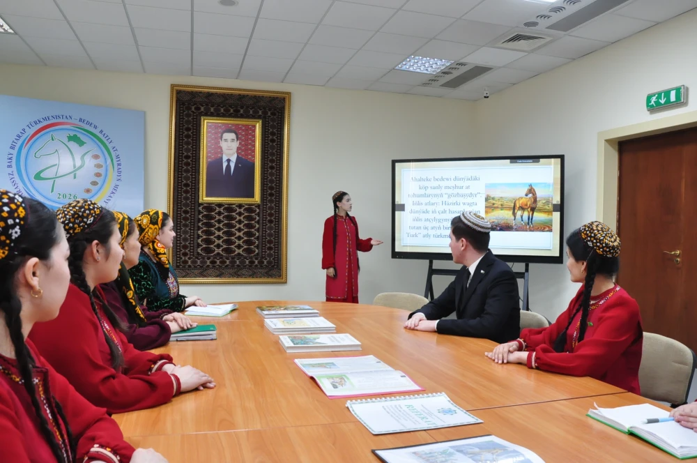 GAHRYMAN ARKADAGYMYZYŇ «ATDA WEPA-DA BAR, SAPA-DA» ATLY KITABYNY WAGYZ ETMEK MAKSATLY DUŞUŞYK