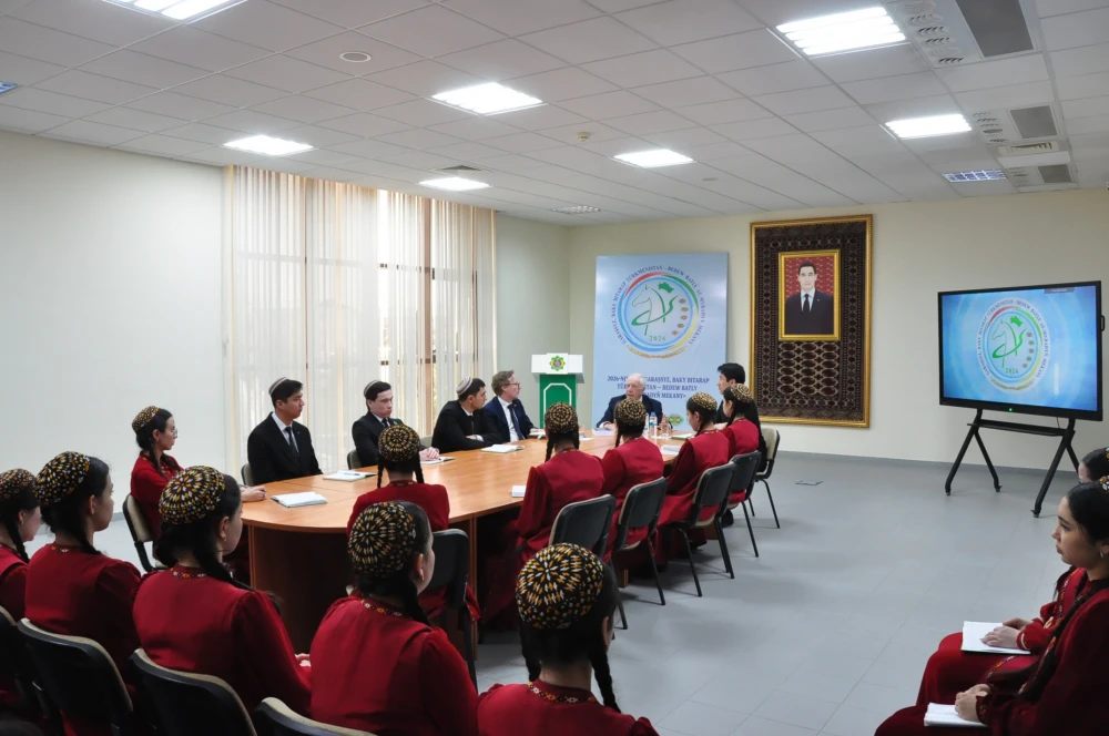 TRAINING SESSION WITH A BRITISH DIPLOMAT