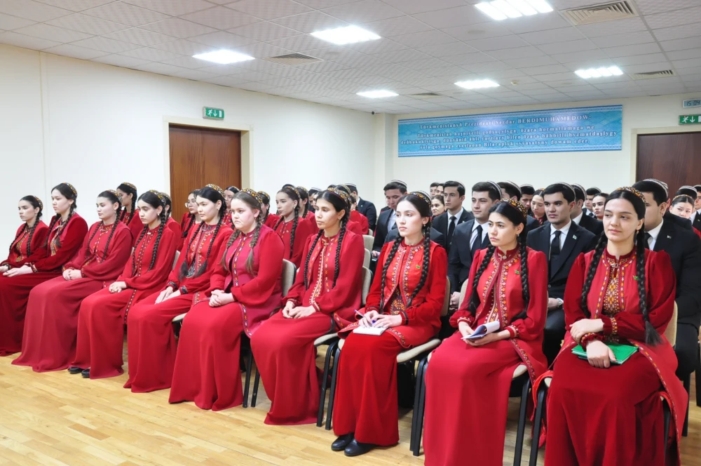 TÜRKMEN DIPLOMATIÝASYNYŇ MILLI MEKDEBINIŇ TALYPLARY «FRANKOFONIÝA – 2026» BÄSLEŞIGINIŇ SAÝLAMA TAPGYRLARYNA GATNAŞDYLAR