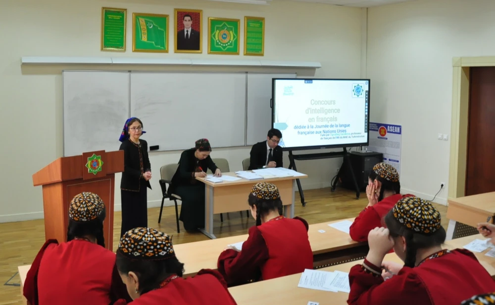 «SIZ FRANSIÝA BARADA NÄME BILÝÄRSIŇIZ?» ATLY DIL HEPDELIGI TÄZE ZEHINLERI ÝÜZE ÇYKARDY