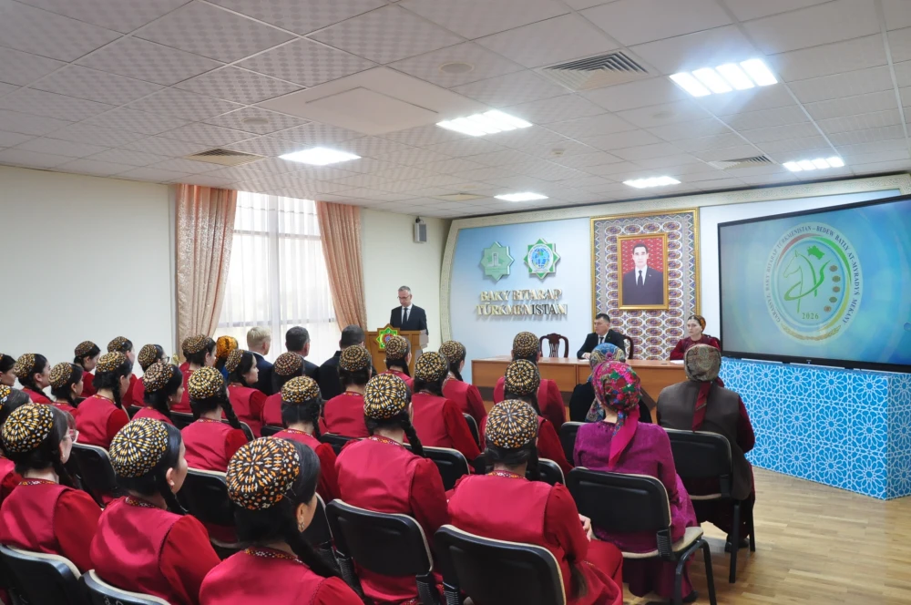 Dil we medeni gatnaşyklaryň häzirki zaman halkara  hyzmatdaşlygyndaky ornuna bagyşlanan ylmy-amaly maslahat