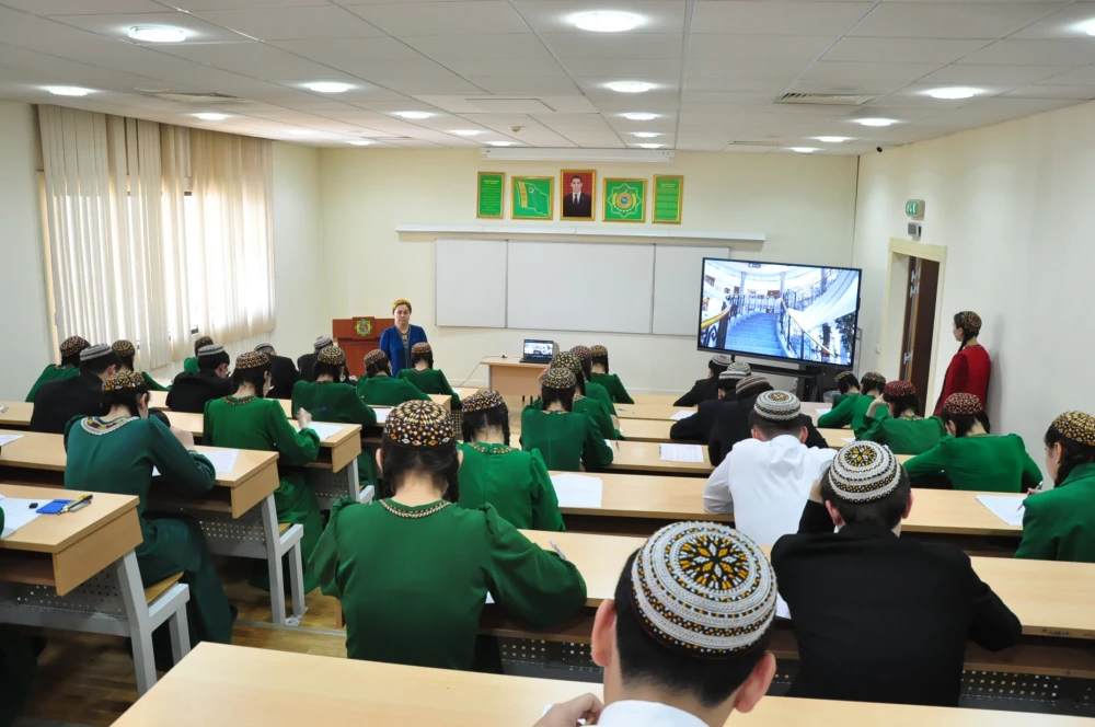 MEKDEP OKUWÇYLARYNYŇ ARASYNDA DERS OLIMPIADASYNYŇ II TAPGYRY GEÇIRILDI