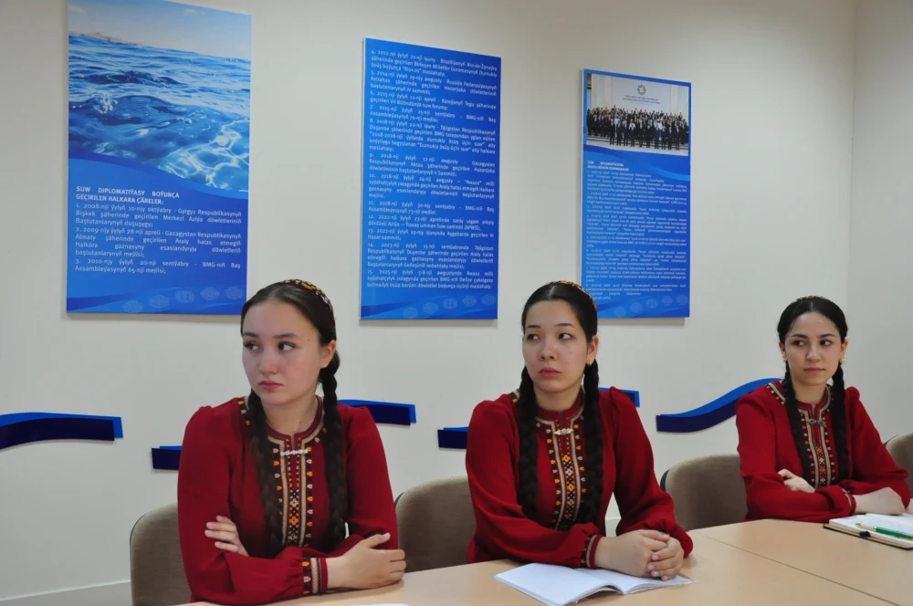 DAŞKY GURŞAWY GORAMAK BOÝUNÇA SUW DIPLOMATIÝASY MERKEZINDE GEÇIRILEN OKUW SAPAGY