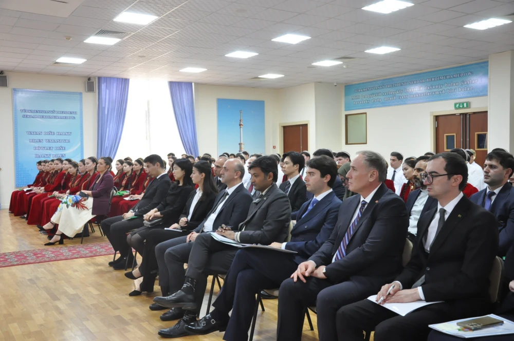 PIKIR ALYŞMALAR GÖRNÜŞINDE ÝAŞLAR MASLAHATY GEÇIRILDI