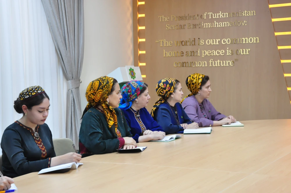 «TÜRKMENISTANYŇ DAŞARY SYÝASATY: PARAHATÇYLYKLY ÖSÜŞIŇ WE DURNUKLYLYGYŇ BINÝADY» ATLY OKUW-USULY SEMINAR GEÇIRILDI