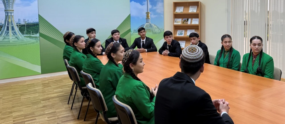 “ÝAŞ DIPLOMATLAR” YLMY GURNAGYNYŇ  GURNAMAGYNDA OKUW SAPAGY GEÇIRILDI