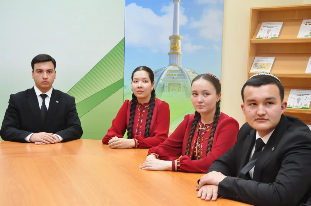 ÝYLYŇ ŞYGARYNA BAGYŞLANAN OKUW SAPAGY