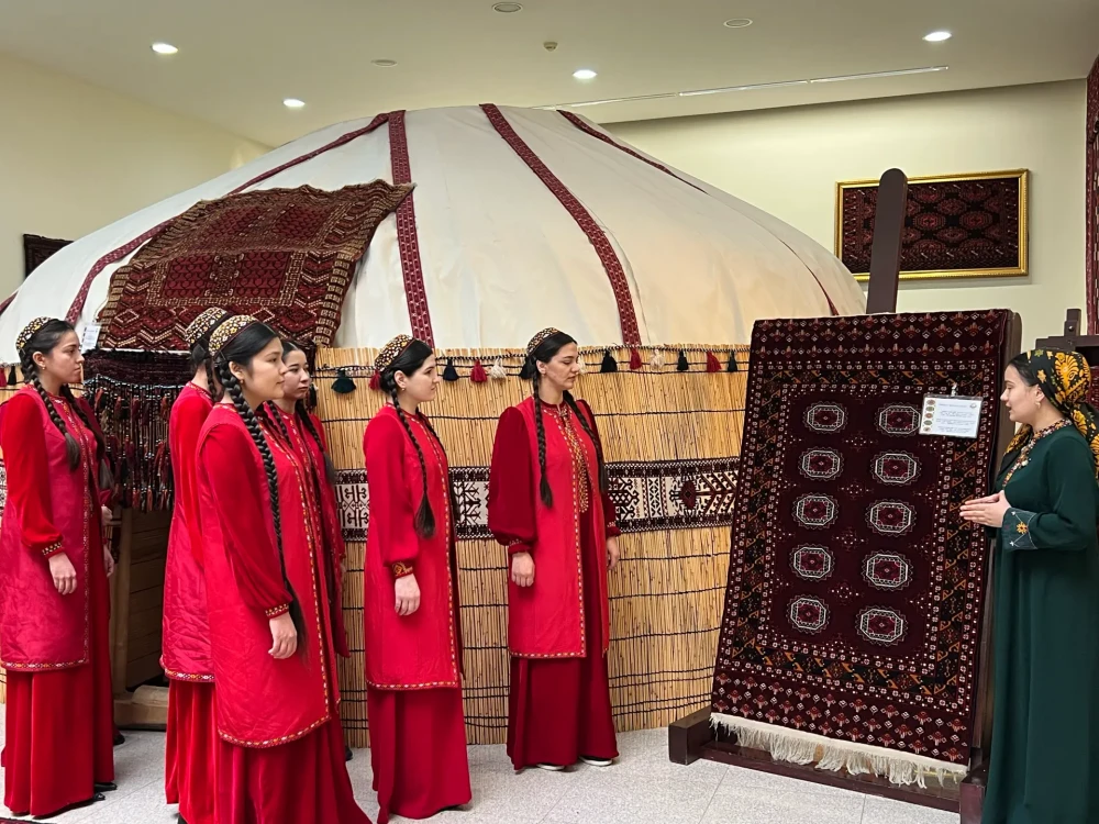 BAÝRAMÇYLYGA BAGYŞLANAN GEZELENÇ