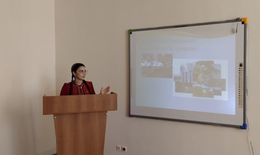 Проведен конкурс презентаций под названием  «Let’s Save the World!»