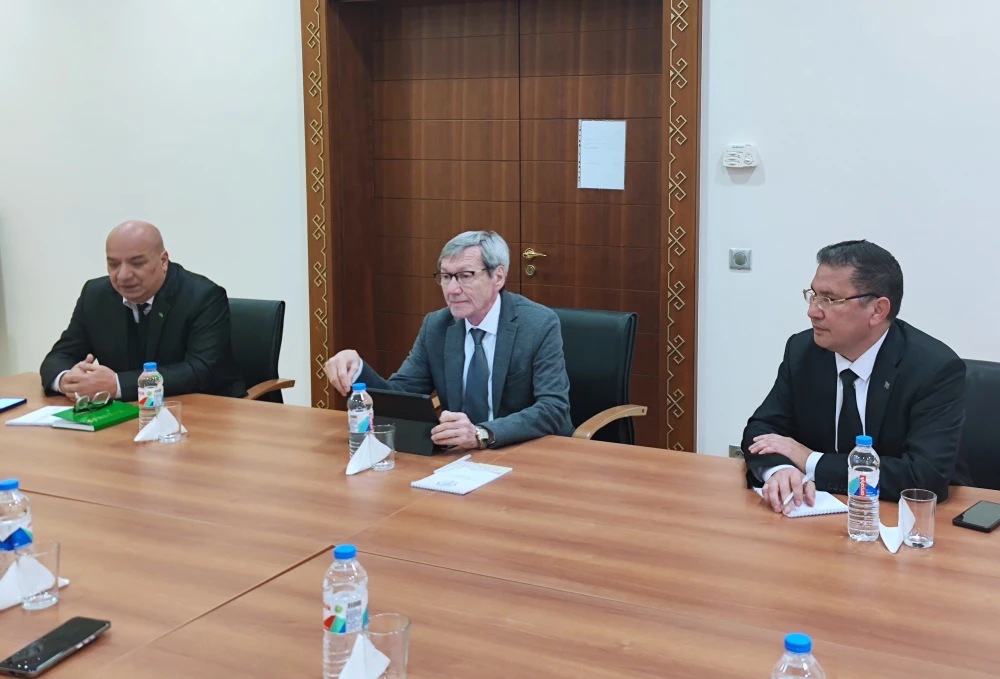В Центре стратегических исследований МИД Туркменистана прошла встреча с делегацией Синьхуа