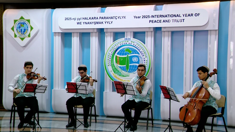 Gahryman Arkadagymyzyň «Hakyda göwheri» atly kitabynyň azerbaýjan dilinde terjime edilmegi mynasybetli dabaraly maslahat geçirildi