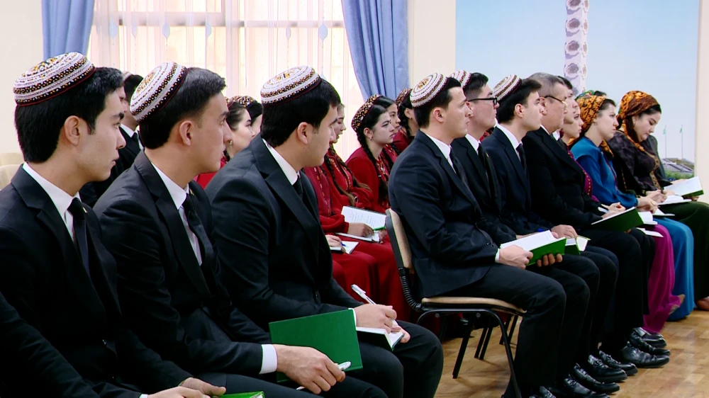 Media topar bilen maslahat geçirildi