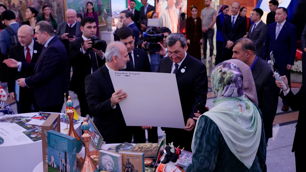 TÜRKMENISTANYŇ DIPLOMATIK IŞGÄRLERINIŇ GÜNI MYNASYBETLI MASLAHAT WE BAÝRAMÇYLYK KONSERTI GEÇIRILDI