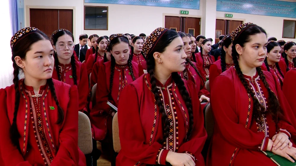 Gahryman Arkadagymyzyň Hytaý Halk Respublikasyna amala aşyran dostluk saparyna bagyşlanan hoşallyk maslahaty